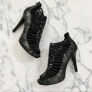 BCBGeneration / Black Heels+Snakeskin Print / 8.5